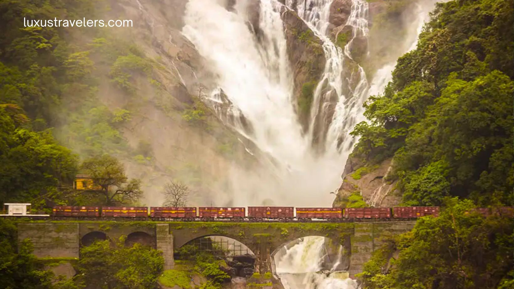 You are currently viewing Travel Tips: Exploring the Spectacular Dudhsagar Waterfalls by Train, Flight, Bus, or Car